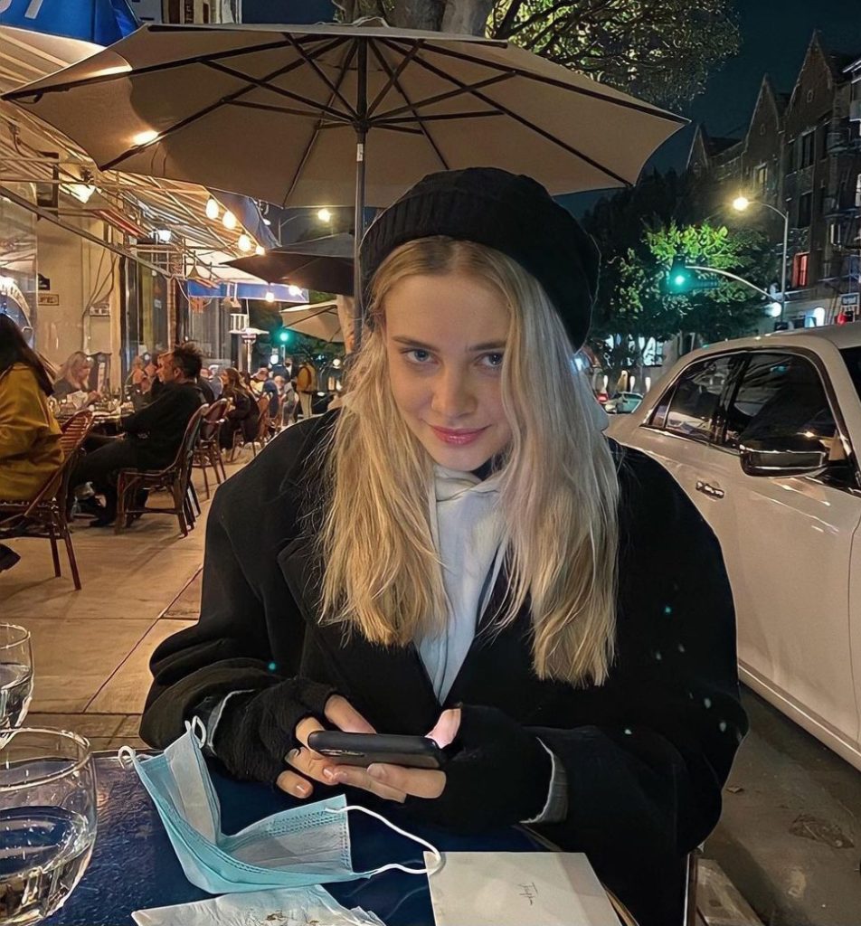 Josephine Langford/نقدی نو