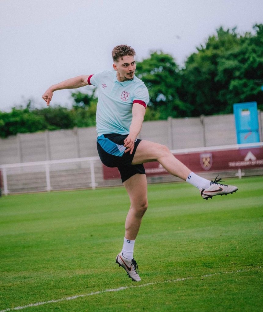 Hero Fiennes Tiffin/نقدی نو